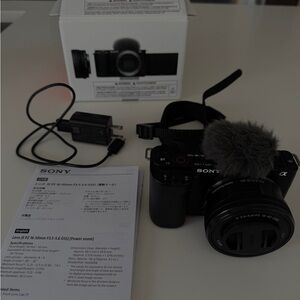 Sony ZV-E10 Mirrorless Camera - Like New / Excellent Condition